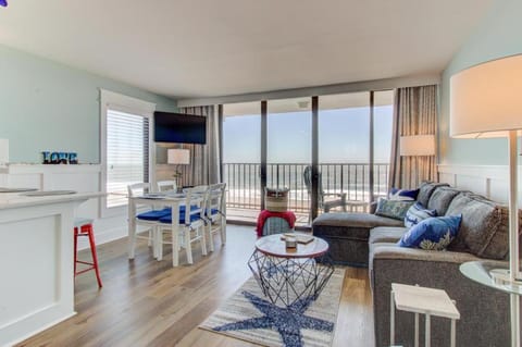 View (from property/room), Balcony/Terrace, Living room