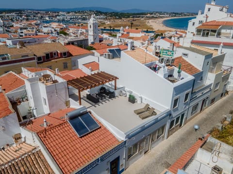 Property building, Neighbourhood, Bird's eye view, City view, Sea view, Street view, Location