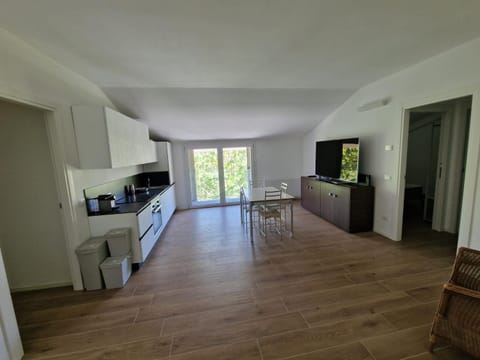 TV and multimedia, Kitchen or kitchenette, Dining area