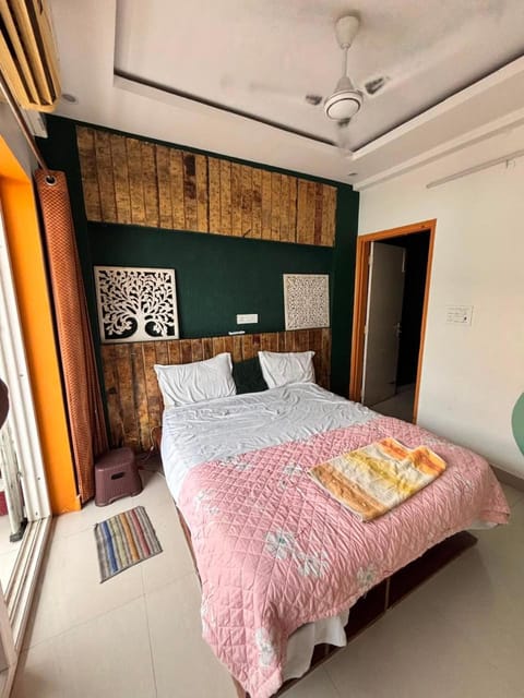 Bedroom, towels
