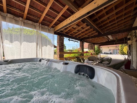 Hot Tub, Spa and wellness centre/facilities