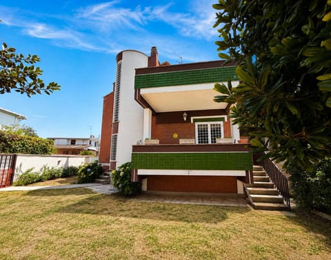 Property building, Day, Garden