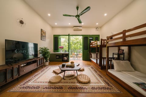 Communal lounge/ TV room, Living room, Photo of the whole room, Seating area, Evening entertainment, Bedroom, air conditioner