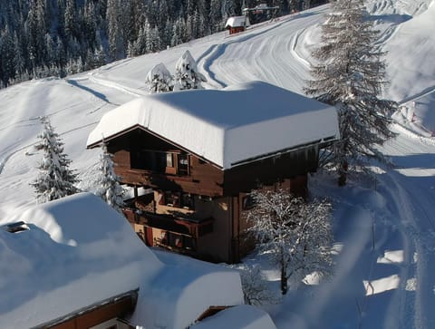 Property building, Day, Natural landscape, Winter, Mountain view