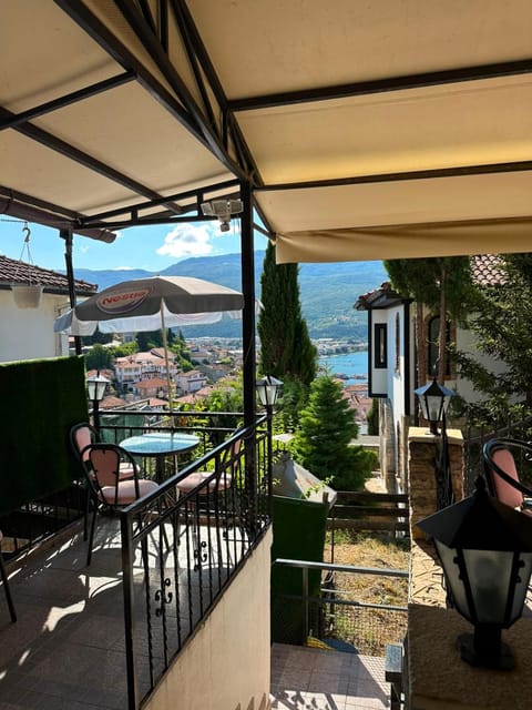 Natural landscape, Balcony/Terrace, Seating area, Lake view, Mountain view