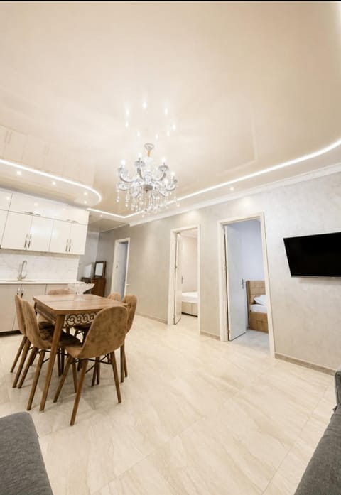 TV and multimedia, Kitchen or kitchenette, Living room, Seating area, Dining area