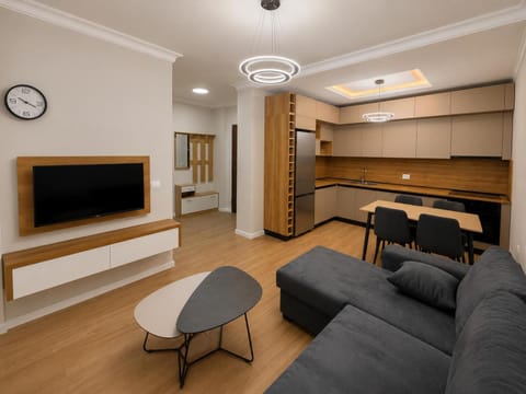 Communal lounge/ TV room, TV and multimedia, Kitchen or kitchenette, Living room, Seating area, Evening entertainment
