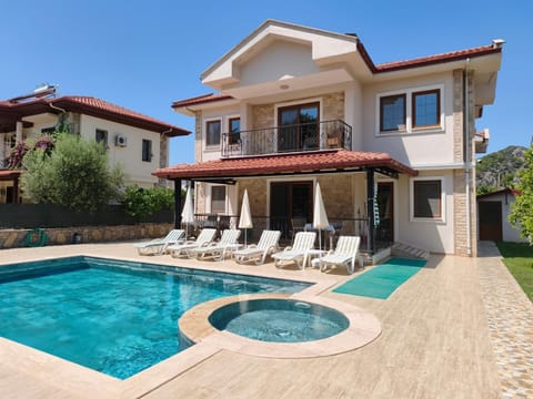 Property building, Patio, Day, Garden, Garden view, Pool view, Swimming pool, sunbed