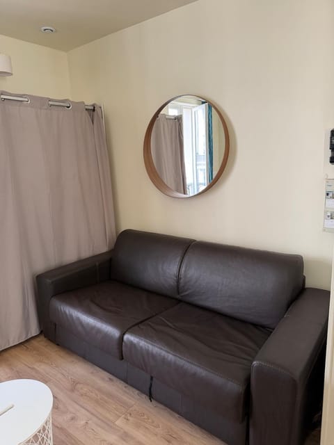 Bed, Living room