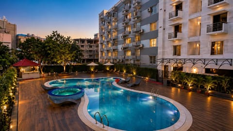 Property building, Day, Pool view, Swimming pool