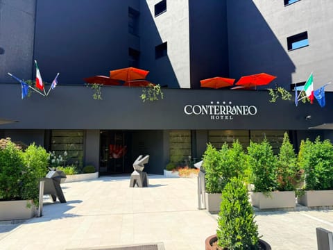 Property building, Restaurant/places to eat, Day