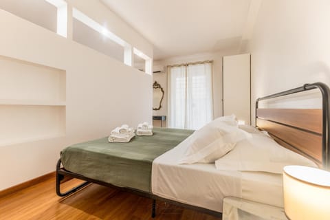 Bedroom, towels, towels