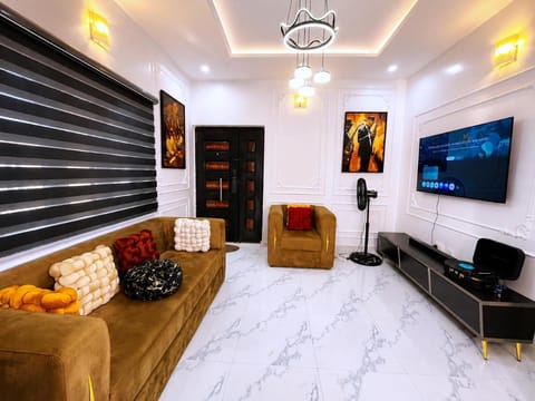 Communal lounge/ TV room, TV and multimedia, Living room, Seating area, Evening entertainment