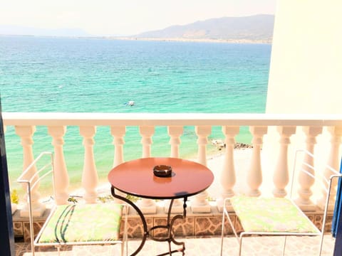 Balcony/Terrace, Beach, Location, children