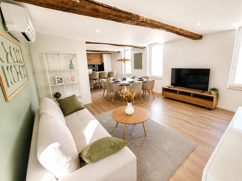 TV and multimedia, Living room, Dining area