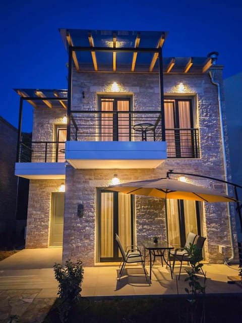 Property building, Night, View (from property/room), Balcony/Terrace