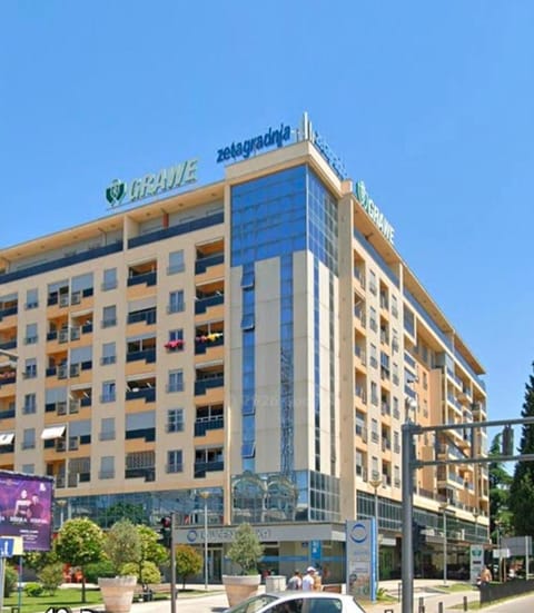 Property building, Day, Location