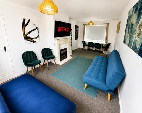 TV and multimedia, Living room, Seating area