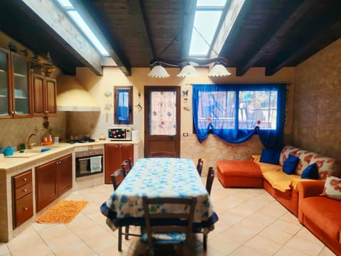 Kitchen or kitchenette, Living room, Dining area, oven, stove