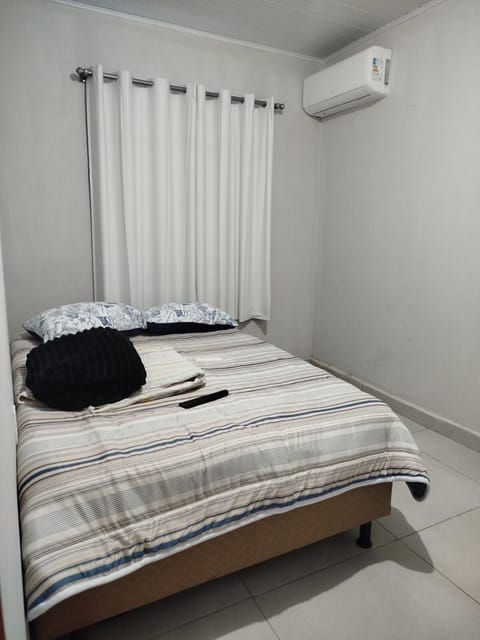 Bed, Bedroom, air conditioner