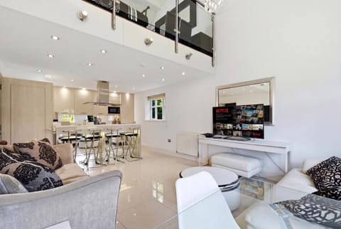 TV and multimedia, Kitchen or kitchenette, Living room, Seating area, Dining area, pet friendly