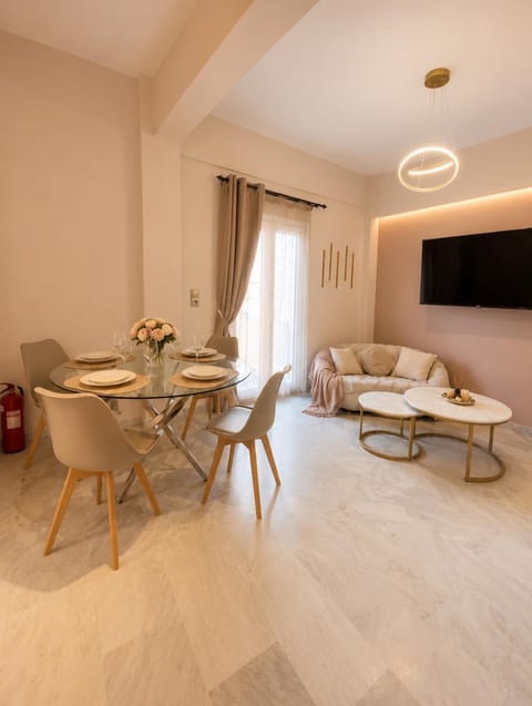 TV and multimedia, Living room, Seating area, Dining area