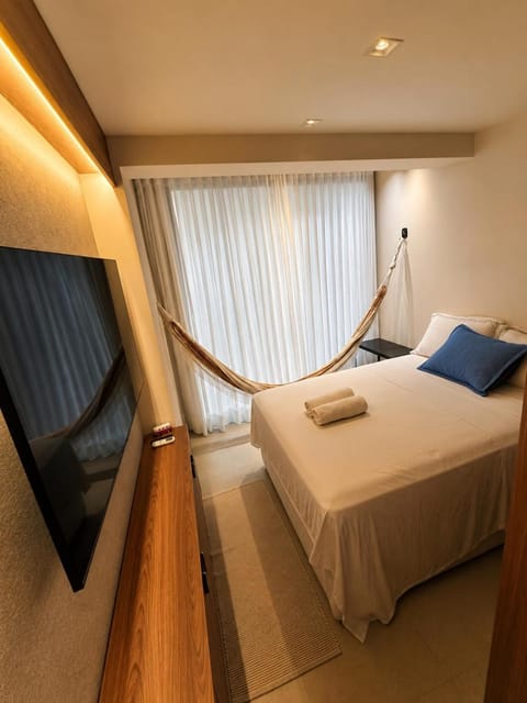 Bed, TV and multimedia, Photo of the whole room, Bedroom, towels