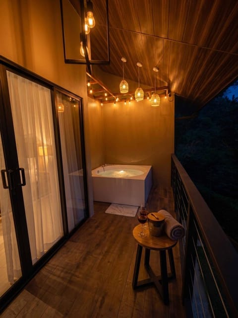Hot Tub, Hot Tub