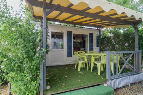 Patio, Spring, Day, Garden, View (from property/room), Balcony/Terrace, Dining area, Garden view
