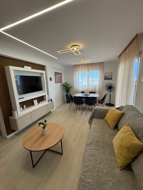Communal lounge/ TV room, TV and multimedia, Living room, Seating area