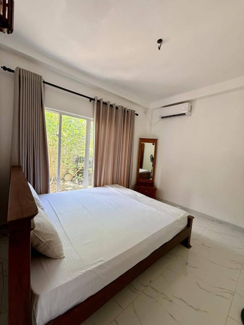 Bed, Bedroom, air conditioner