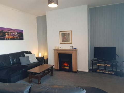 TV and multimedia, Living room, Seating area, Evening entertainment