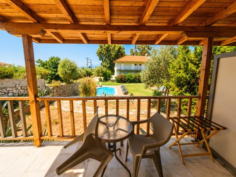 Patio, Day, View (from property/room), Balcony/Terrace, Dining area, Pool view, Swimming pool, sunbed