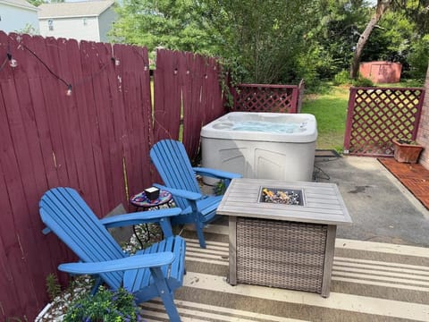 Patio, Day, Garden, Hot Tub, Garden view, fireplace