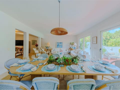 Living room, Decorative detail, Dining area