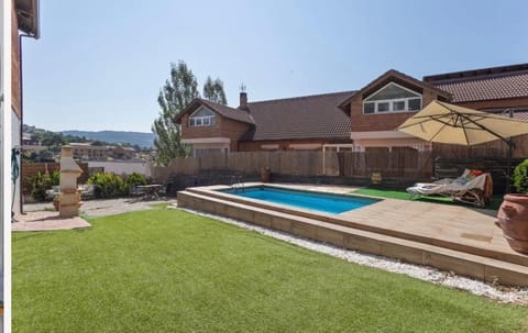 Patio, Day, Garden, Garden view, Pool view, Swimming pool, sunbed