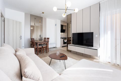 Communal lounge/ TV room, TV and multimedia, Living room, Seating area