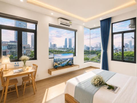Day, Natural landscape, View (from property/room), Balcony/Terrace, Photo of the whole room, Bedroom, City view