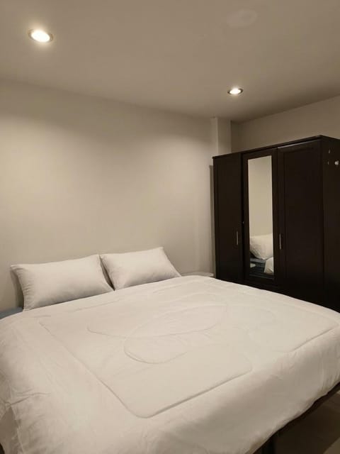 Bed, Bedroom, wardrobe