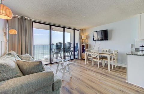 View (from property/room), Balcony/Terrace, Living room, Dining area