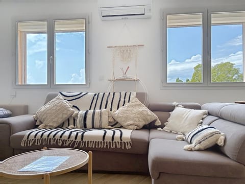Living room, air conditioner