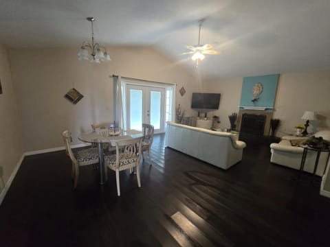 Living room, Dining area