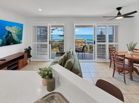 Living room, Dining area, Sea view