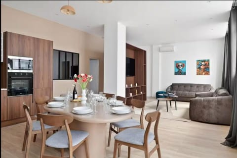 Communal lounge/ TV room, Communal lounge/ TV room, TV and multimedia, Kitchen or kitchenette, Living room, Food and drinks, Seating area, Dining area, Evening entertainment, Food, minibar, oven