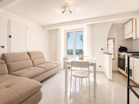 Kitchen or kitchenette, Living room, Seating area, Dining area, stove