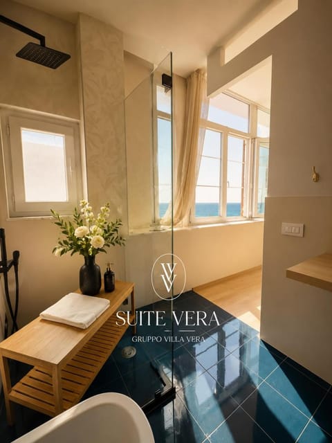 Shower, Property building, Living room, Seating area, internet