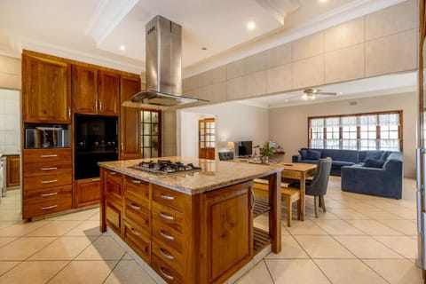 Kitchen or kitchenette, Living room, Dining area, dishwasher, oven, pet friendly, stove, Internal: Not applicable to any particular room