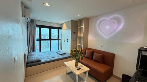 Property building, Bed, TV and multimedia, View (from property/room), Bedroom