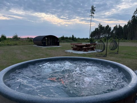 Natural landscape, Garden, Hot Tub, Garden view