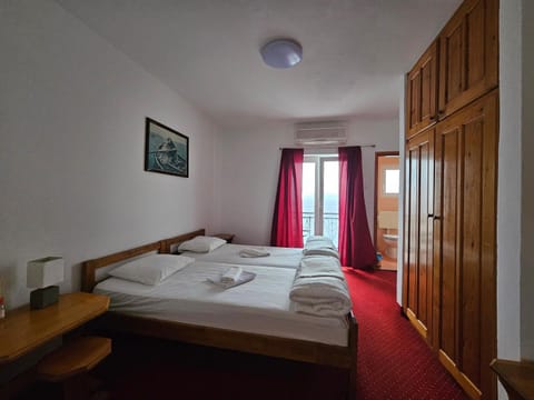 Bed, Photo of the whole room, Bedroom, towels, wardrobe
